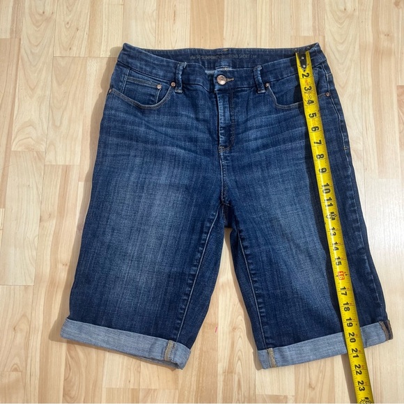 Chicos The So Slimming Girlfriend Short Medium Wash Bermuda Shorts Size 0.5/6 - Picture 2 of 7